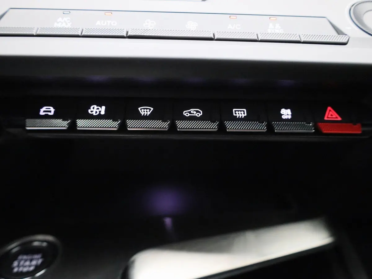 1.6 Plug-in Hybrid 180 Active Pack Business | NAVIGATIE | APPLE CARPLAY - ANDROID AUTO | CLIMATE CONTROL | CRUISE CONTROL | PARKEENSENSOREN ACHTER | LICHTMETALEN VELGEN | LED VERLICHTING | D