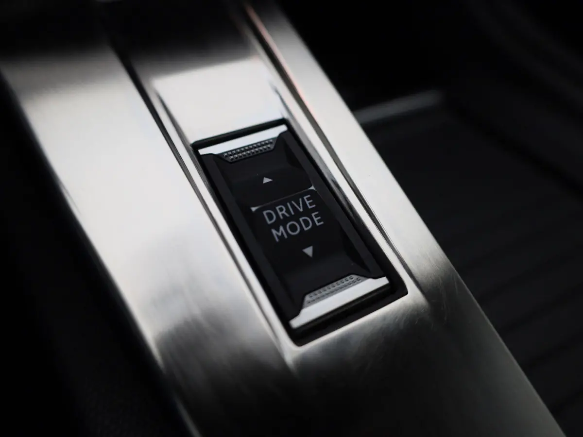 1.6 Plug-in Hybrid 180 Active Pack Business | NAVIGATIE | APPLE CARPLAY - ANDROID AUTO | CLIMATE CONTROL | CRUISE CONTROL | PARKEENSENSOREN ACHTER | LICHTMETALEN VELGEN | LED VERLICHTING | D