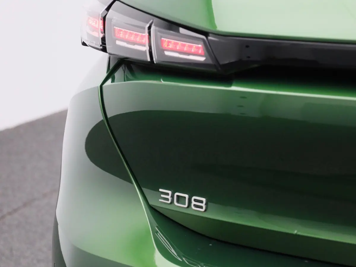 1.6 Plug-in Hybrid 180 Active Pack Business | NAVIGATIE | APPLE CARPLAY - ANDROID AUTO | CLIMATE CONTROL | CRUISE CONTROL | PARKEENSENSOREN ACHTER | LICHTMETALEN VELGEN | LED VERLICHTING | D