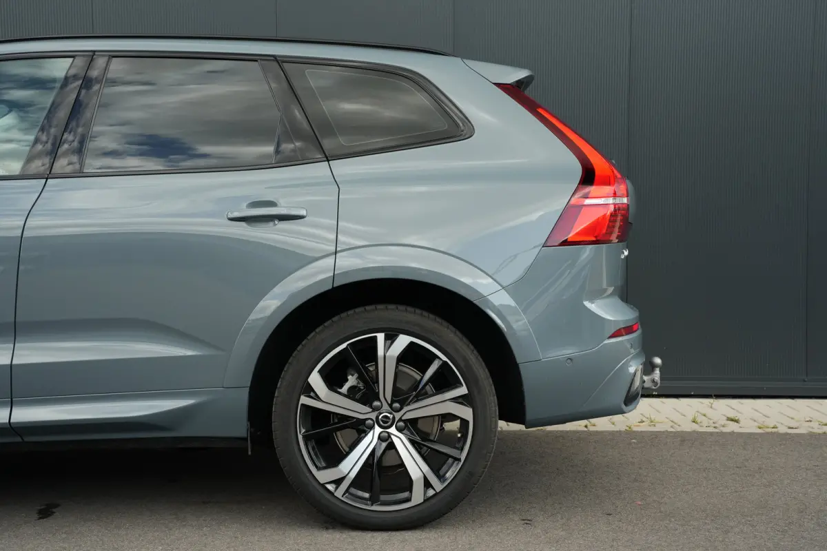 2.0 T6 350pk Plug-in hybrid AWD Ultimate Dark | 360 Camera | Stoelverwarming geheel | Harman/Kardon | Carplay | 21"
