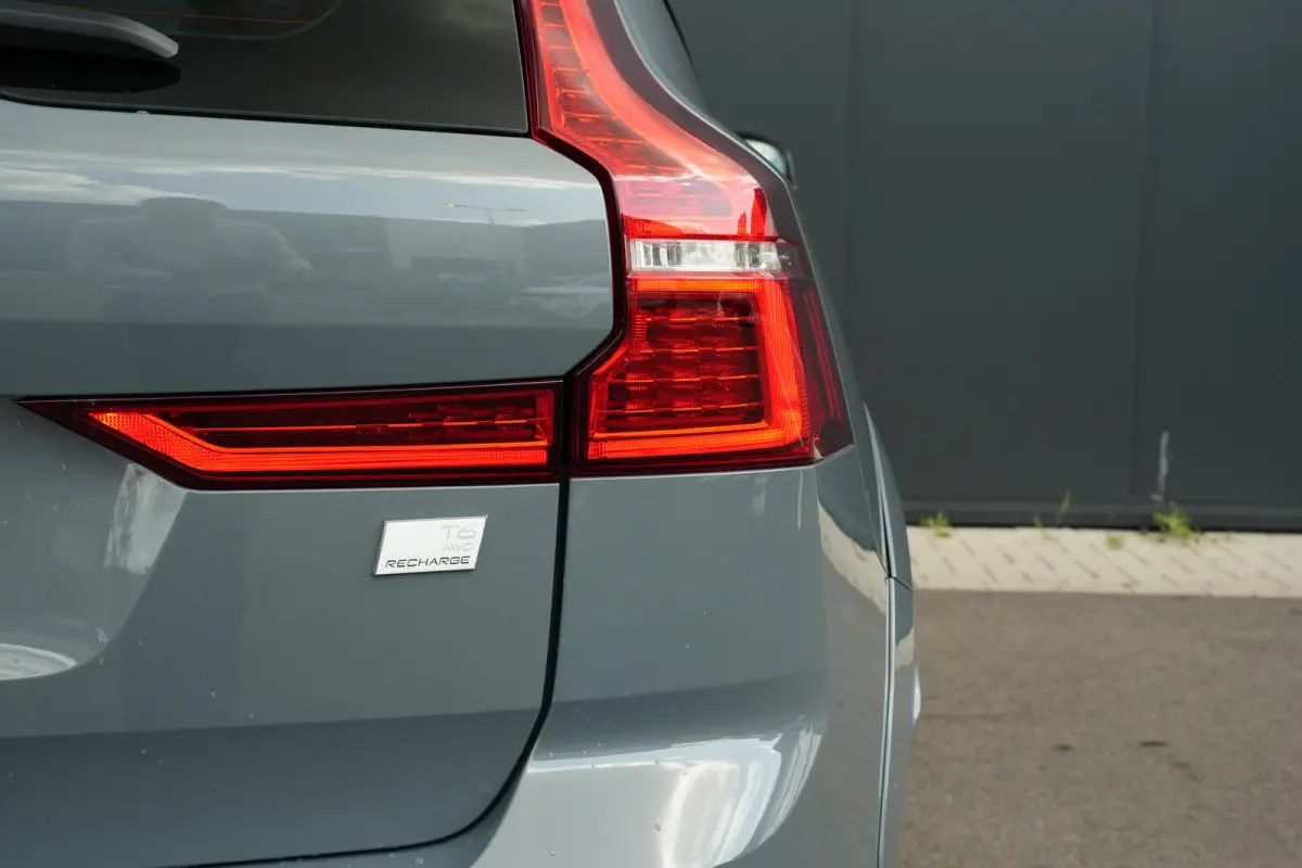 2.0 T6 350pk Plug-in hybrid AWD Ultimate Dark | 360 Camera | Stoelverwarming geheel | Harman/Kardon | Carplay | 21"