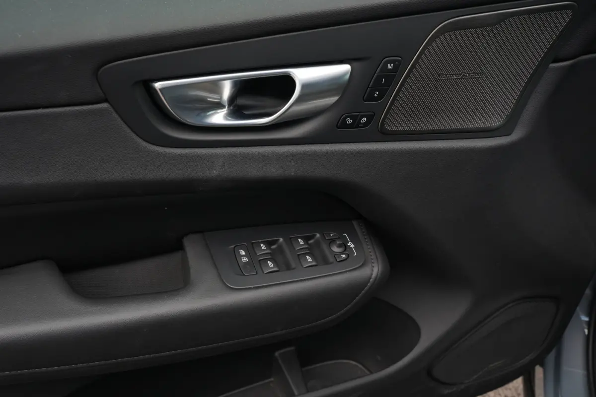 2.0 T6 350pk Plug-in hybrid AWD Ultimate Dark | 360 Camera | Stoelverwarming geheel | Harman/Kardon | Carplay | 21"