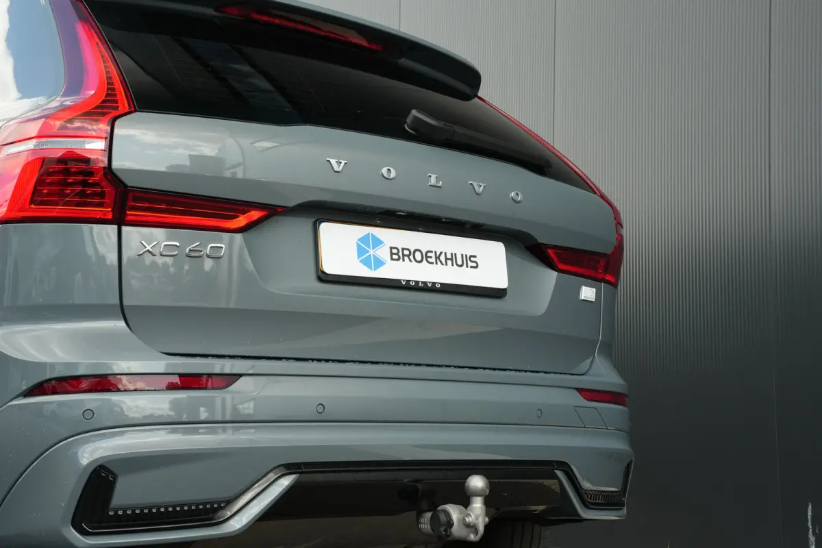 2.0 T6 350pk Plug-in hybrid AWD Ultimate Dark | 360 Camera | Stoelverwarming geheel | Harman/Kardon | Carplay | 21"