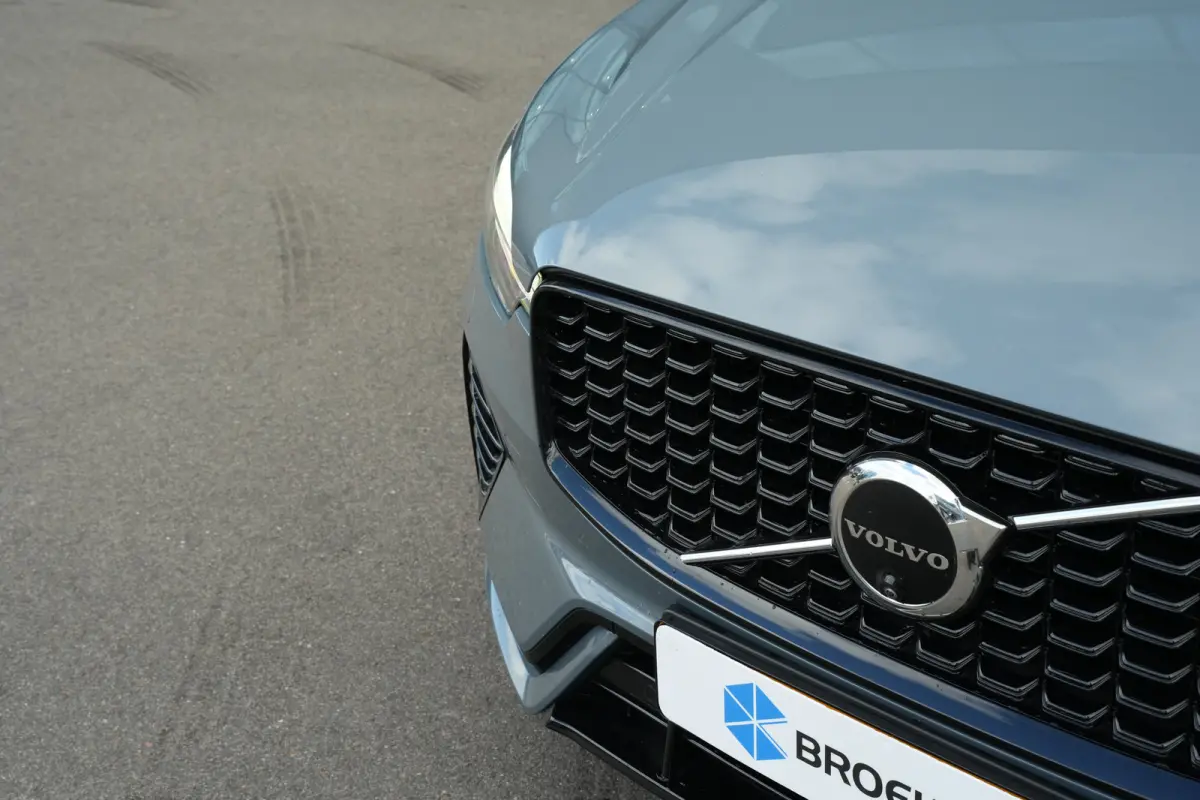 2.0 T6 350pk Plug-in hybrid AWD Ultimate Dark | 360 Camera | Stoelverwarming geheel | Harman/Kardon | Carplay | 21"