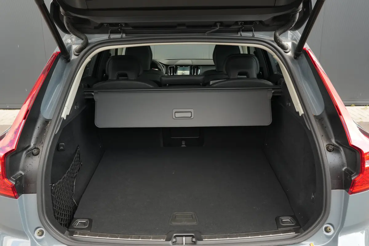 2.0 T6 350pk Plug-in hybrid AWD Ultimate Dark | 360 Camera | Stoelverwarming geheel | Harman/Kardon | Carplay | 21"