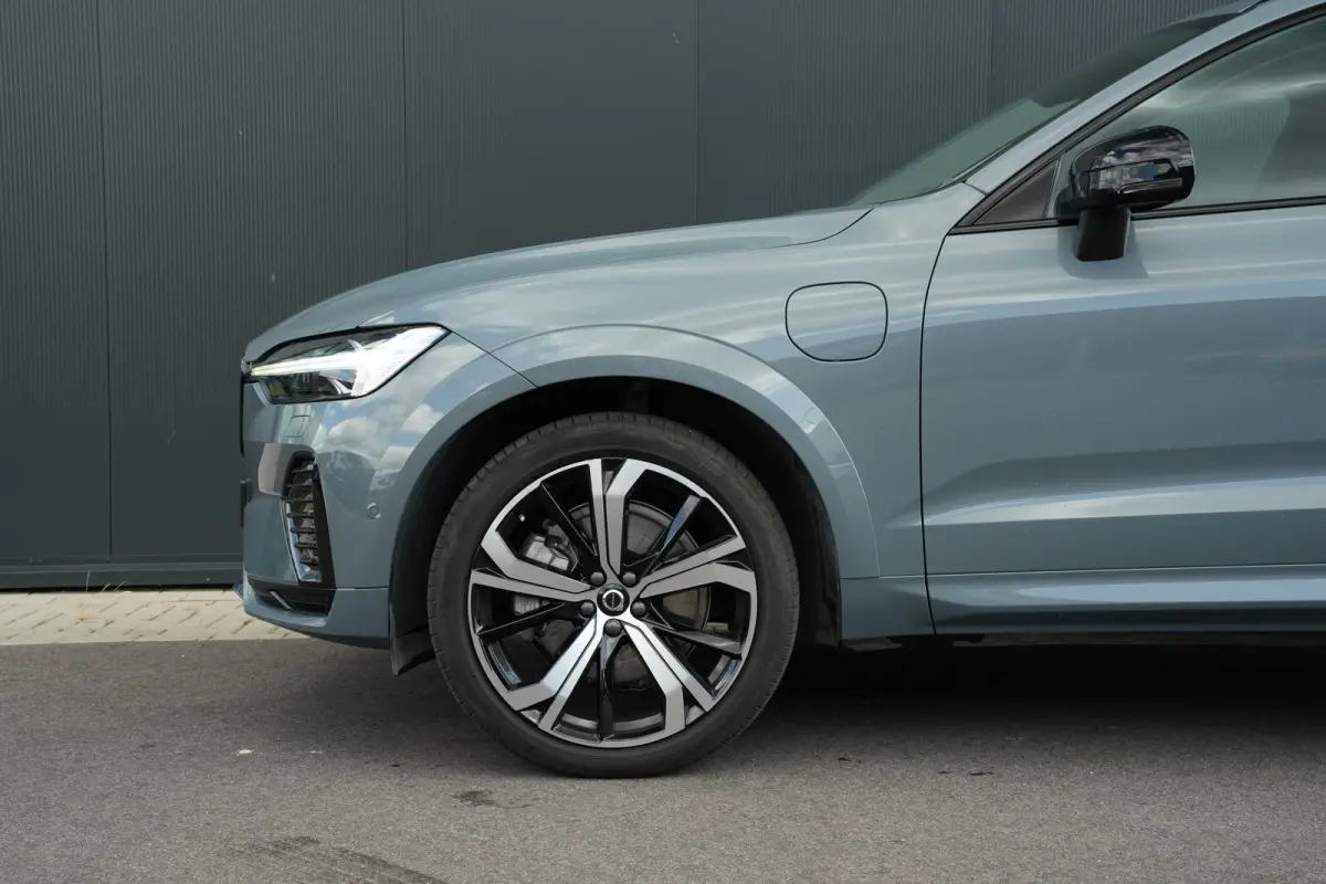 2.0 T6 350pk Plug-in hybrid AWD Ultimate Dark | 360 Camera | Stoelverwarming geheel | Harman/Kardon | Carplay | 21"