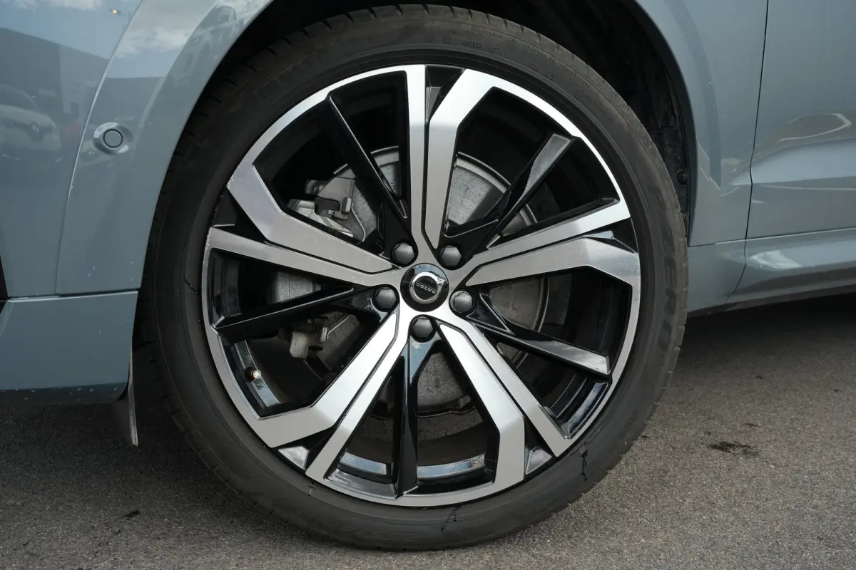 2.0 T6 350pk Plug-in hybrid AWD Ultimate Dark | 360 Camera | Stoelverwarming geheel | Harman/Kardon | Carplay | 21"