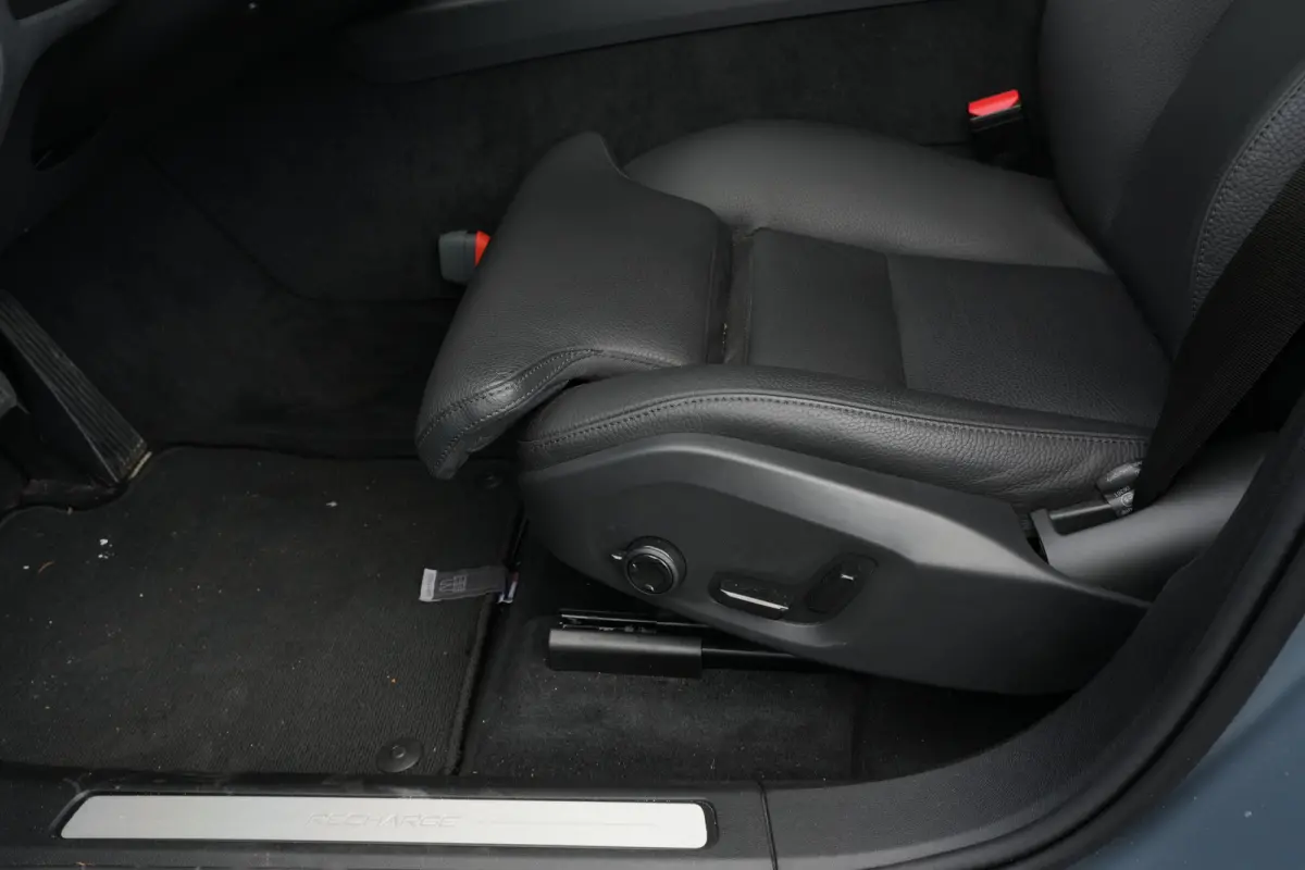 2.0 T6 350pk Plug-in hybrid AWD Ultimate Dark | 360 Camera | Stoelverwarming geheel | Harman/Kardon | Carplay | 21"