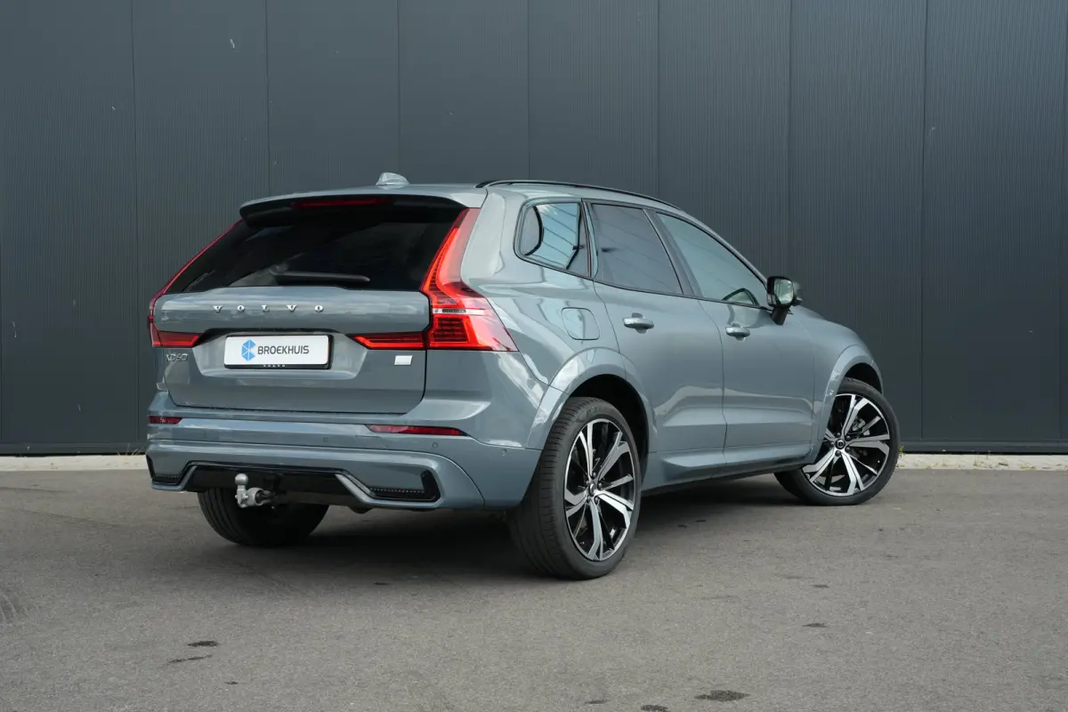 2.0 T6 350pk Plug-in hybrid AWD Ultimate Dark | 360 Camera | Stoelverwarming geheel | Harman/Kardon | Carplay | 21"
