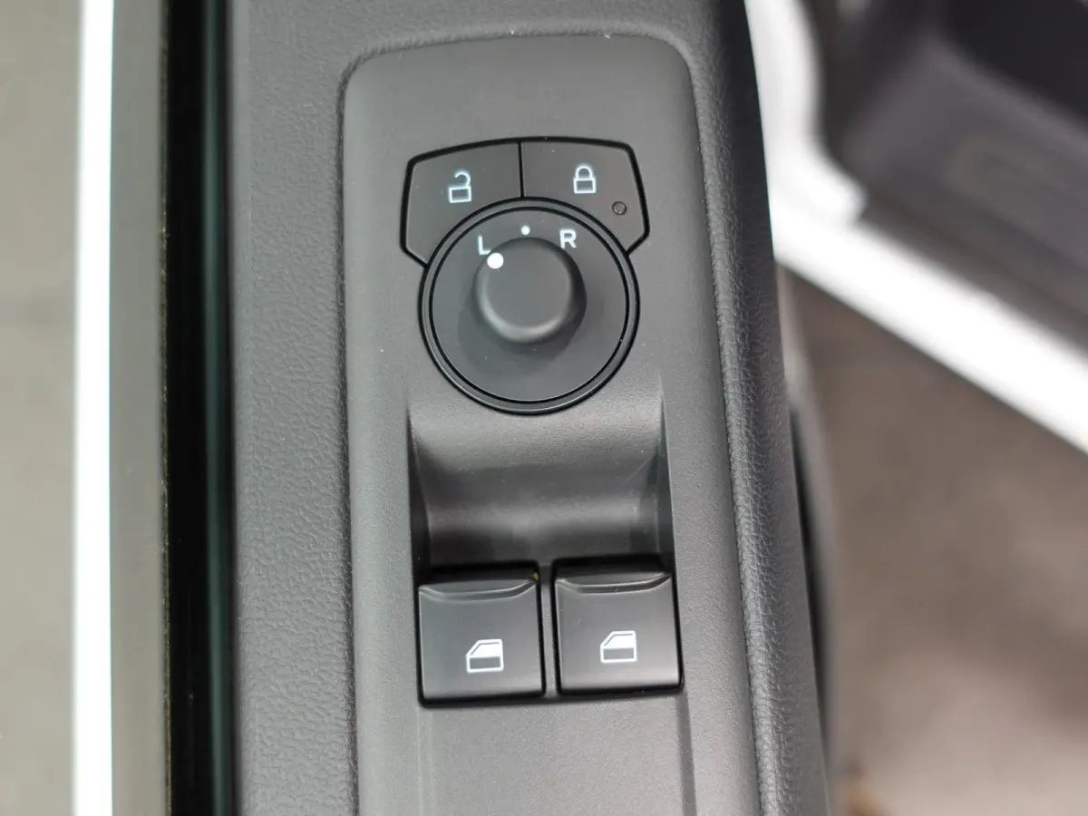 300 2.0 TDCI L2H1 Trend Nieuw Model Automaat Airco Cruise Navi PDC Camera Carplay