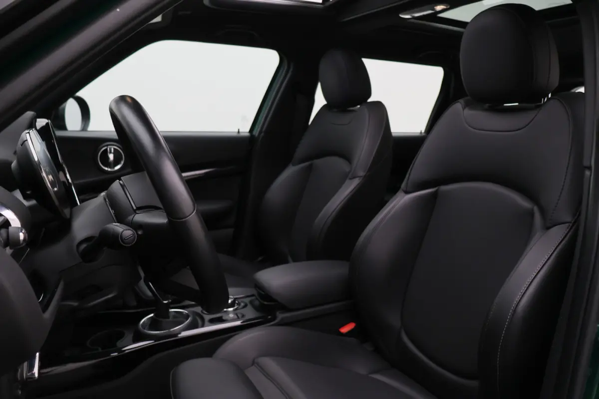 1.5 Cooper Automaat Knights Bridge Edition Leer, Panoramadak, Apple Carplay, Virtual Cockpit, LED, Cruise, Camera, 18''