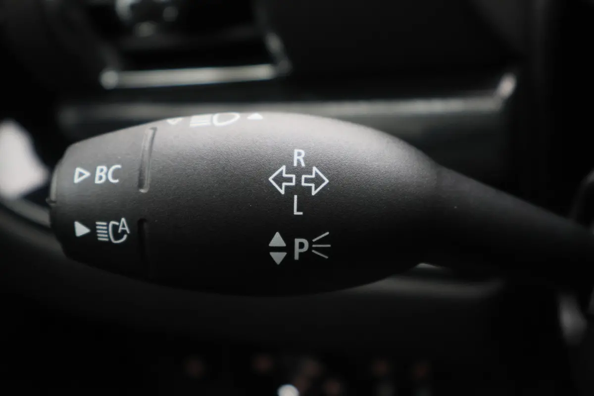 1.5 Cooper Automaat Knights Bridge Edition Leer, Panoramadak, Apple Carplay, Virtual Cockpit, LED, Cruise, Camera, 18''