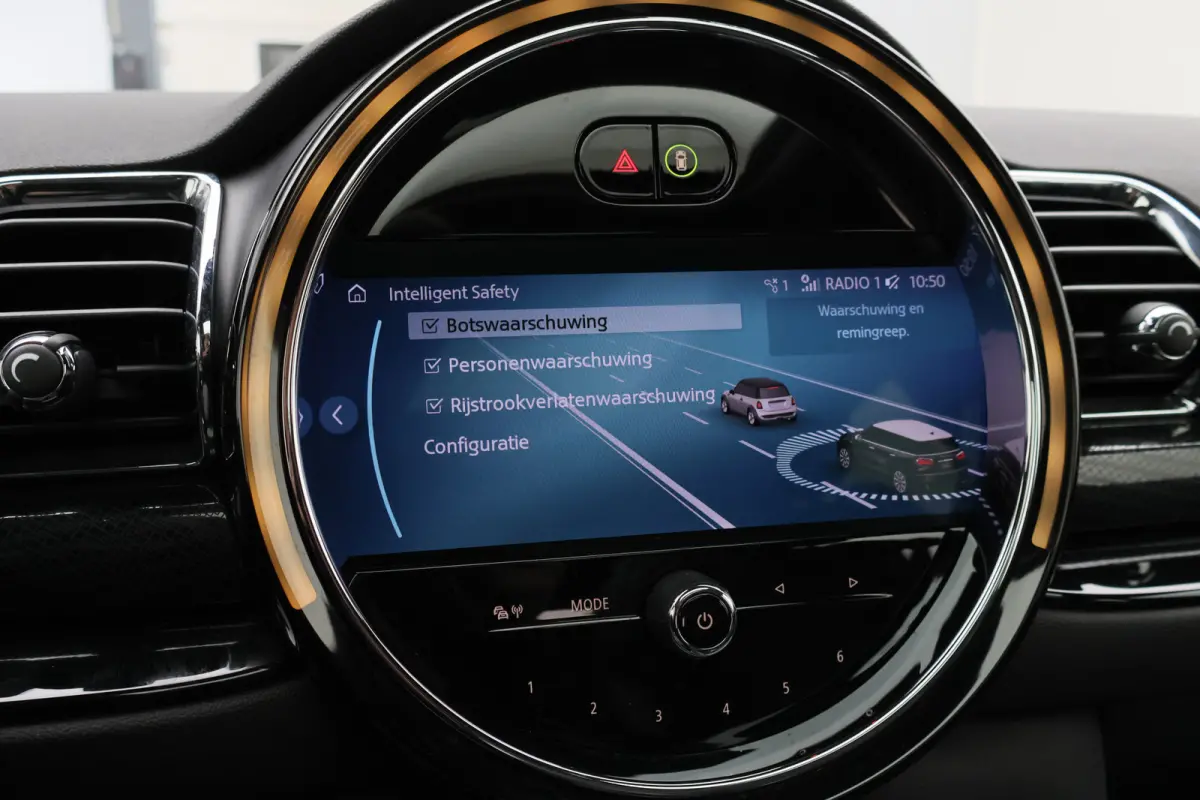 1.5 Cooper Automaat Knights Bridge Edition Leer, Panoramadak, Apple Carplay, Virtual Cockpit, LED, Cruise, Camera, 18''