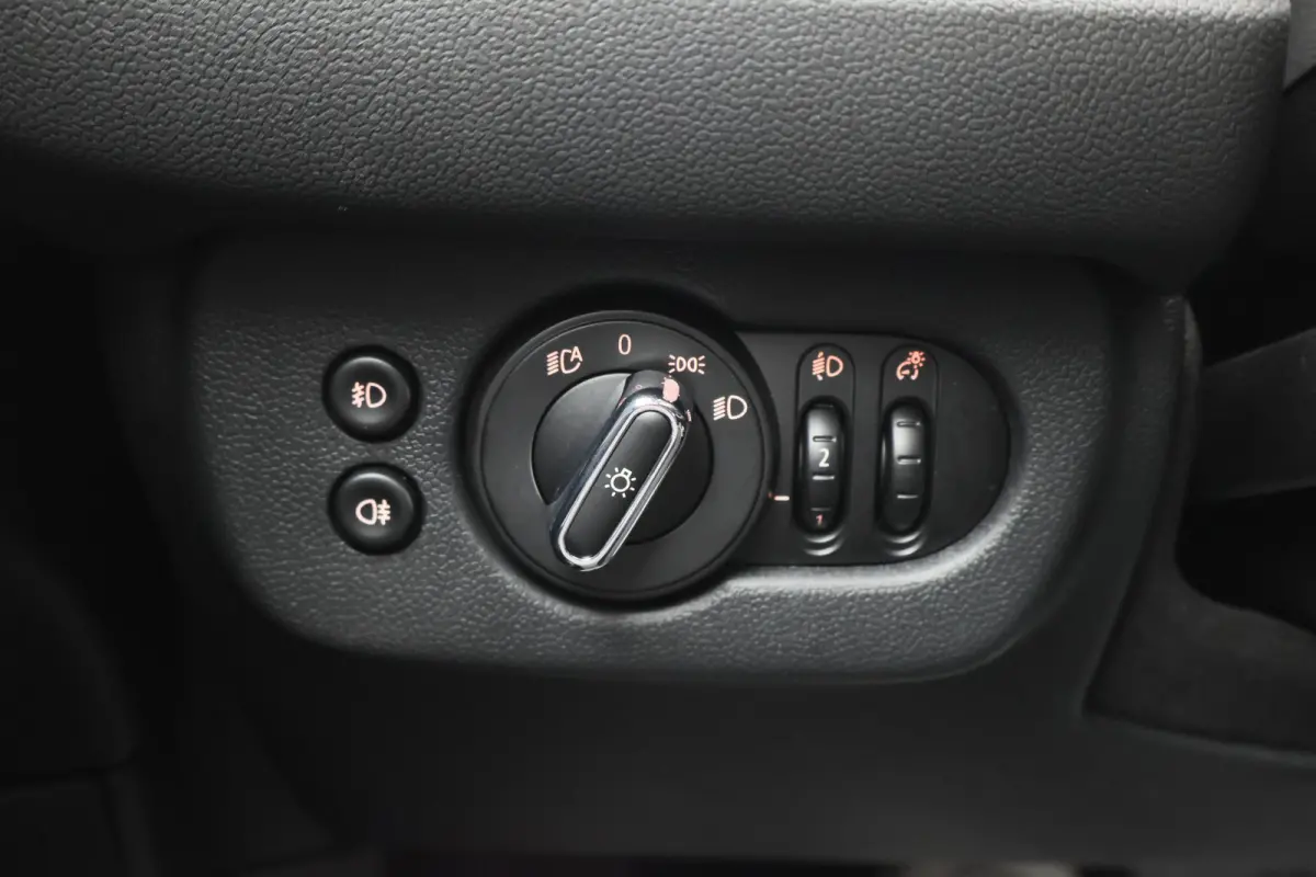 1.5 Cooper Automaat Knights Bridge Edition Leer, Panoramadak, Apple Carplay, Virtual Cockpit, LED, Cruise, Camera, 18''