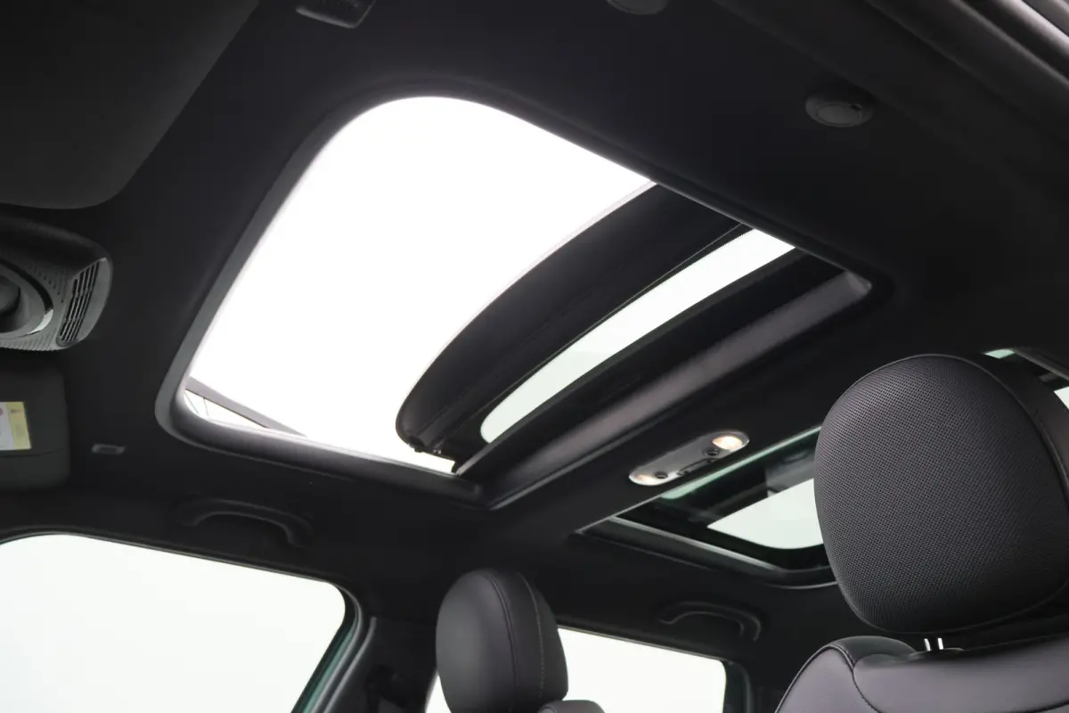1.5 Cooper Automaat Knights Bridge Edition Leer, Panoramadak, Apple Carplay, Virtual Cockpit, LED, Cruise, Camera, 18''