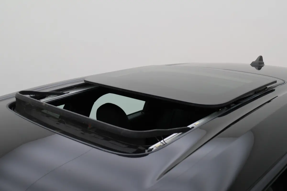 1.5 Cooper Automaat Knights Bridge Edition Leer, Panoramadak, Apple Carplay, Virtual Cockpit, LED, Cruise, Camera, 18''
