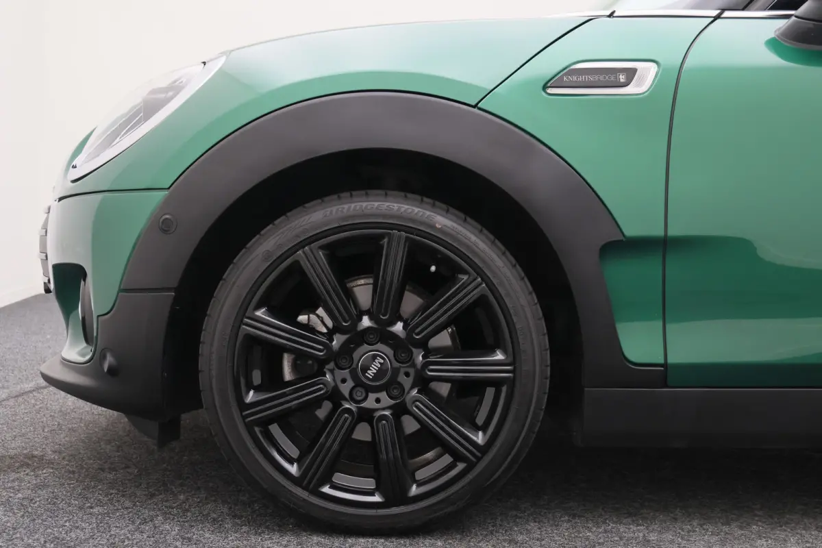 1.5 Cooper Automaat Knights Bridge Edition Leer, Panoramadak, Apple Carplay, Virtual Cockpit, LED, Cruise, Camera, 18''