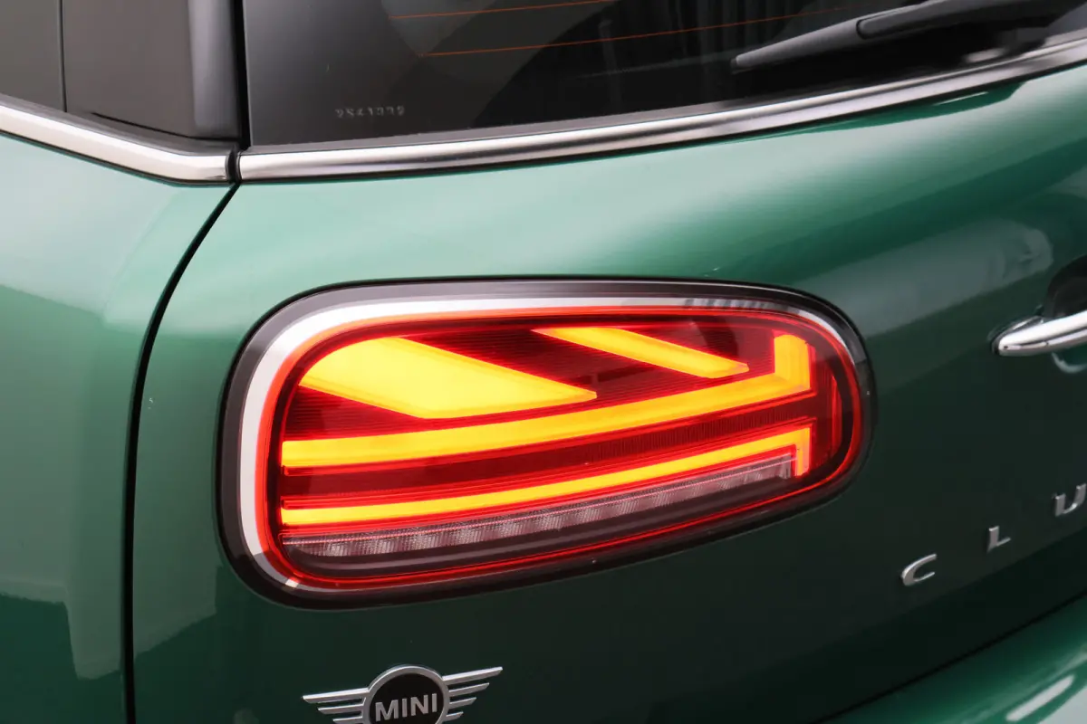 1.5 Cooper Automaat Knights Bridge Edition Leer, Panoramadak, Apple Carplay, Virtual Cockpit, LED, Cruise, Camera, 18''