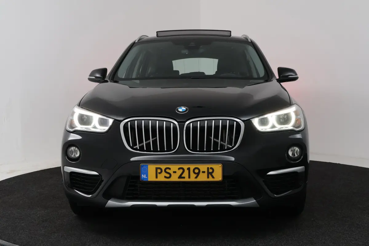 XDrive20i High Executive (PANORAMADAK, CAMERA, TREKHAAK, STOELVERWARMING, DEALER ONDERHOUDEN)