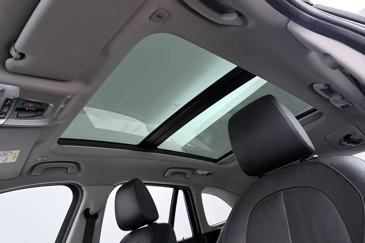 XDrive20i High Executive (PANORAMADAK, CAMERA, TREKHAAK, STOELVERWARMING, DEALER ONDERHOUDEN)