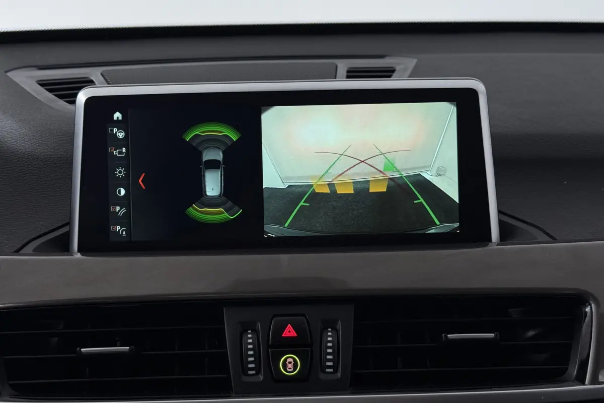 XDrive20i High Executive (PANORAMADAK, CAMERA, TREKHAAK, STOELVERWARMING, DEALER ONDERHOUDEN)