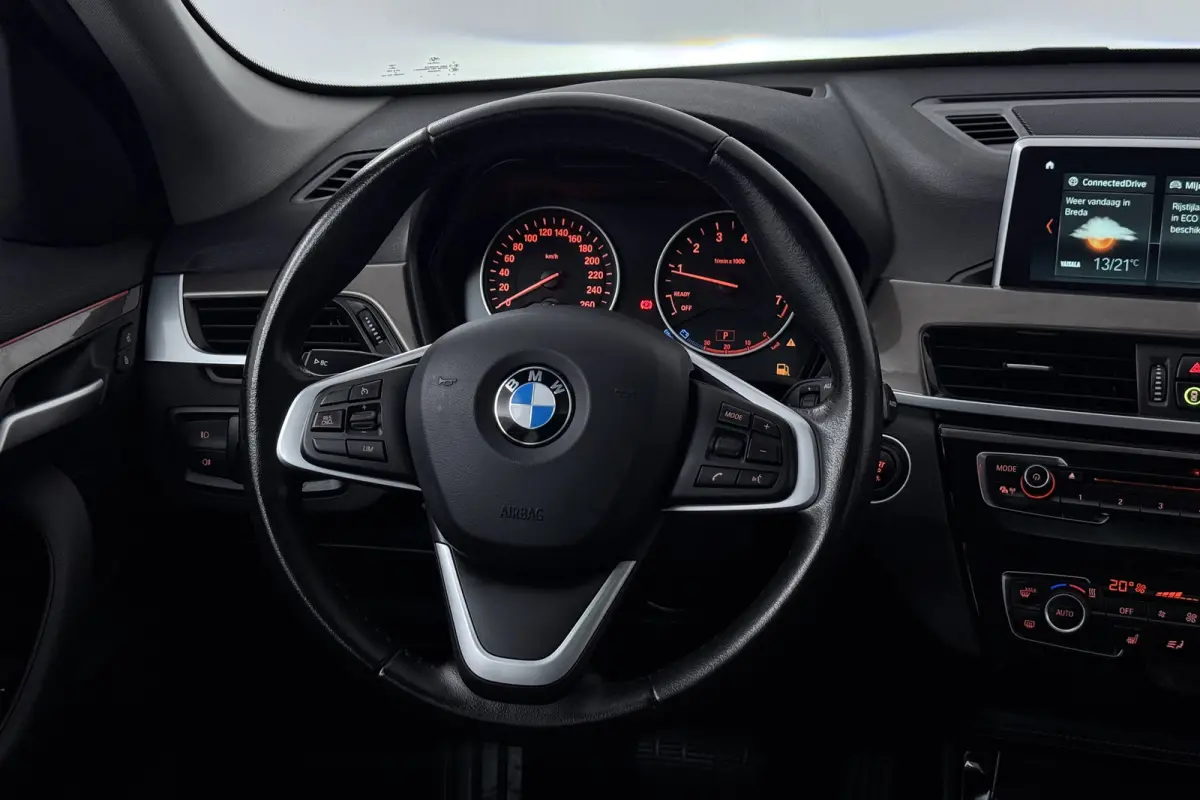 XDrive20i High Executive (PANORAMADAK, CAMERA, TREKHAAK, STOELVERWARMING, DEALER ONDERHOUDEN)