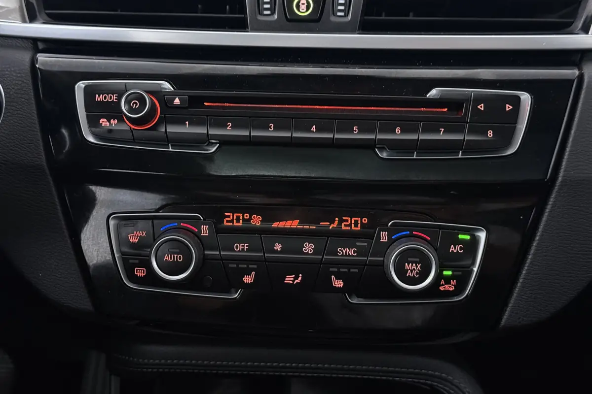 XDrive20i High Executive (PANORAMADAK, CAMERA, TREKHAAK, STOELVERWARMING, DEALER ONDERHOUDEN)