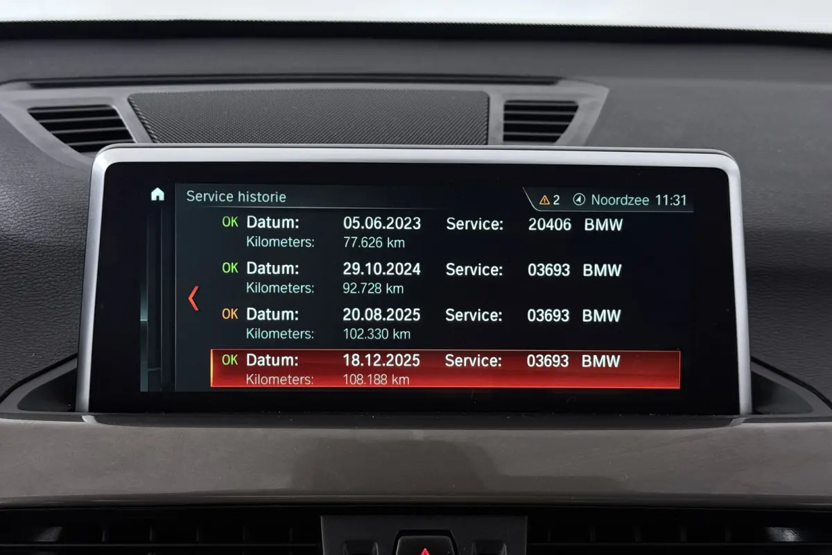 XDrive20i High Executive (PANORAMADAK, CAMERA, TREKHAAK, STOELVERWARMING, DEALER ONDERHOUDEN)