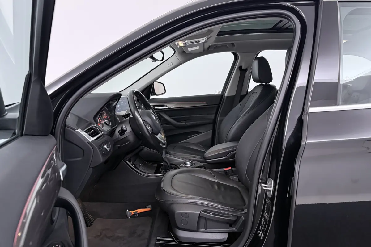 XDrive20i High Executive (PANORAMADAK, CAMERA, TREKHAAK, STOELVERWARMING, DEALER ONDERHOUDEN)