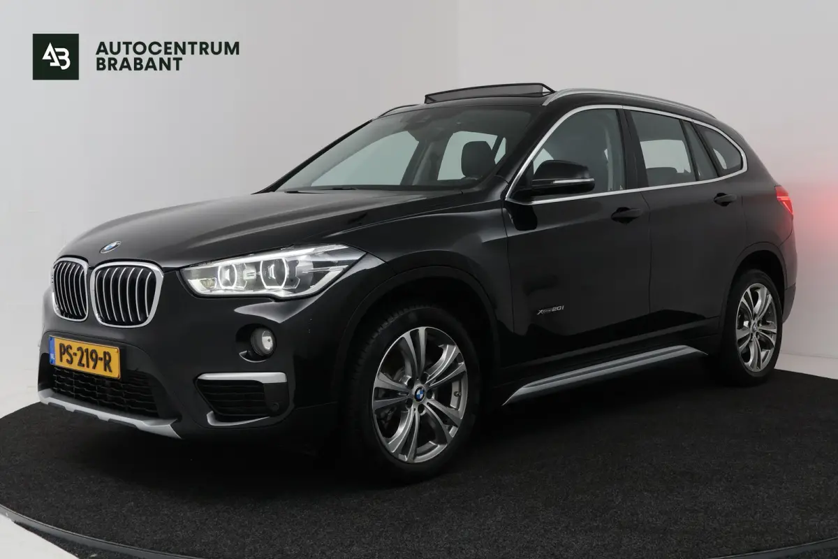 XDrive20i High Executive (PANORAMADAK, CAMERA, TREKHAAK, STOELVERWARMING, DEALER ONDERHOUDEN)