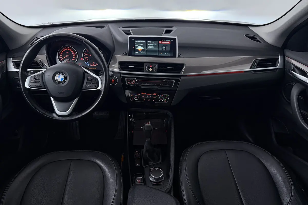 XDrive20i High Executive (PANORAMADAK, CAMERA, TREKHAAK, STOELVERWARMING, DEALER ONDERHOUDEN)