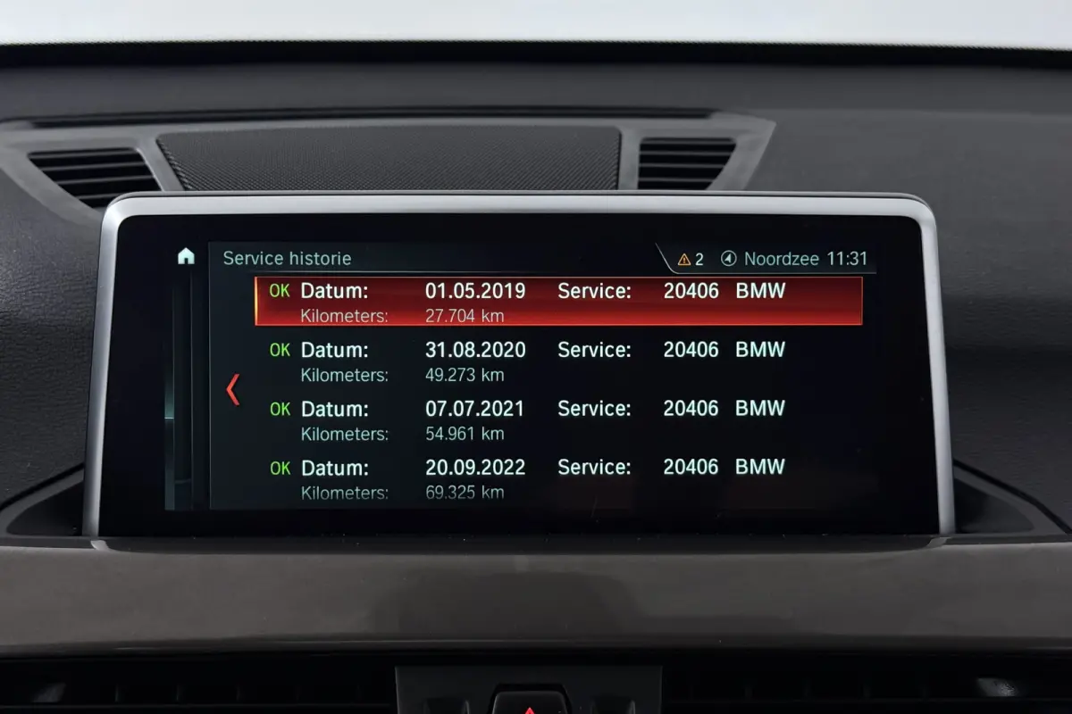XDrive20i High Executive (PANORAMADAK, CAMERA, TREKHAAK, STOELVERWARMING, DEALER ONDERHOUDEN)