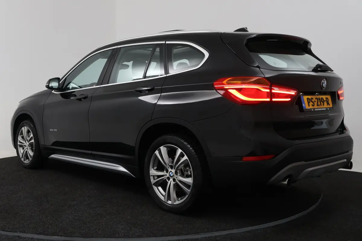 XDrive20i High Executive (PANORAMADAK, CAMERA, TREKHAAK, STOELVERWARMING, DEALER ONDERHOUDEN)