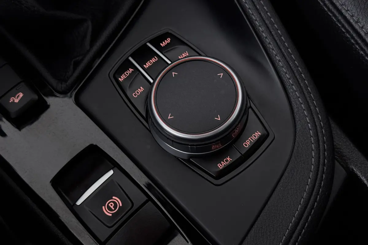 XDrive20i High Executive (PANORAMADAK, CAMERA, TREKHAAK, STOELVERWARMING, DEALER ONDERHOUDEN)