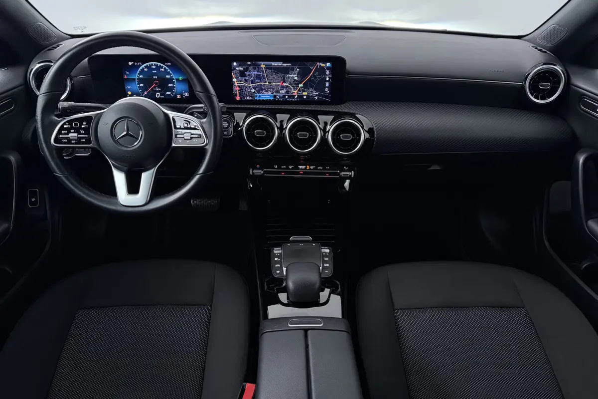 180 Business Line (STOELVERWARMING, NAVIGATIE, CAMERA, PARKEERSENSOREN)