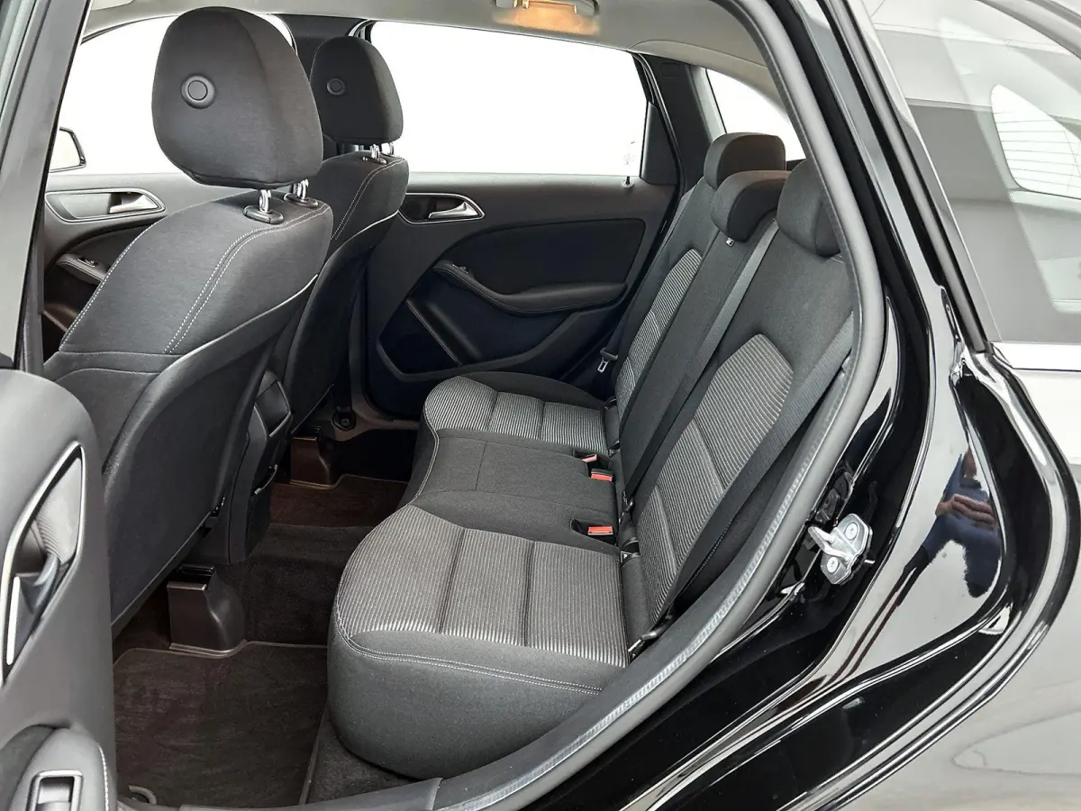 180 Ambition | AUTOMAAT | NAVIGATIE | AIRCO | CRUISE CONTROL | LED | PARKEERSENSOREN |