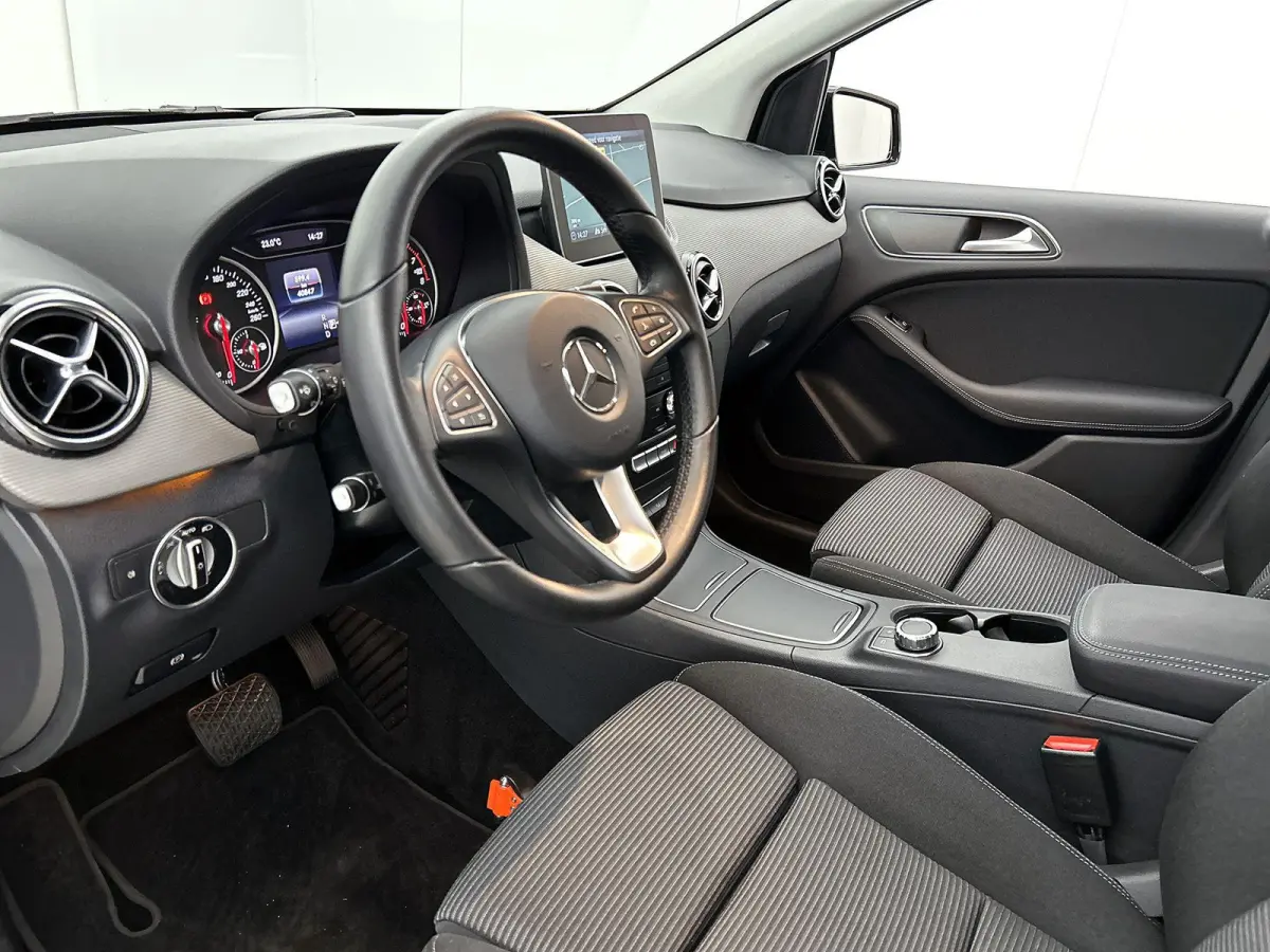 180 Ambition | AUTOMAAT | NAVIGATIE | AIRCO | CRUISE CONTROL | LED | PARKEERSENSOREN |