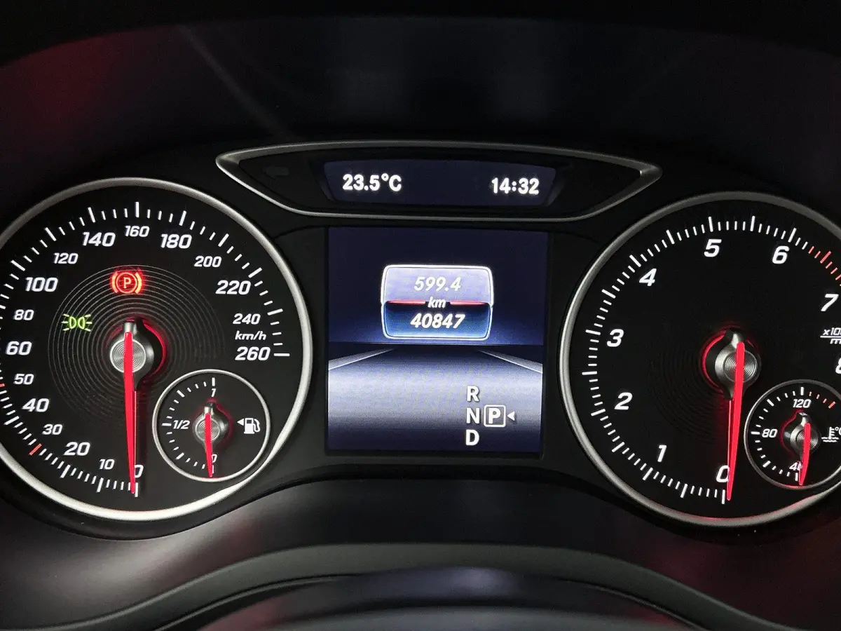 180 Ambition | AUTOMAAT | NAVIGATIE | AIRCO | CRUISE CONTROL | LED | PARKEERSENSOREN |