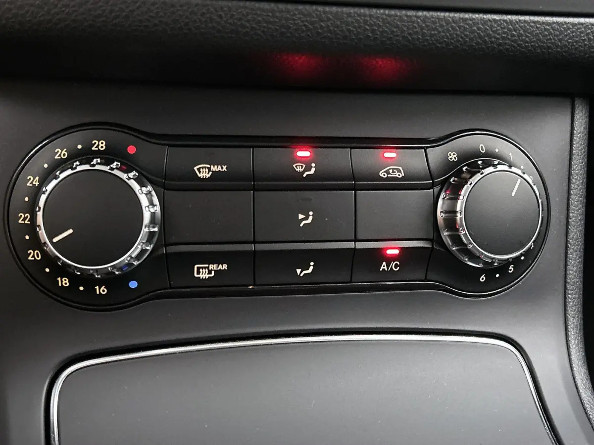 180 Ambition | AUTOMAAT | NAVIGATIE | AIRCO | CRUISE CONTROL | LED | PARKEERSENSOREN |