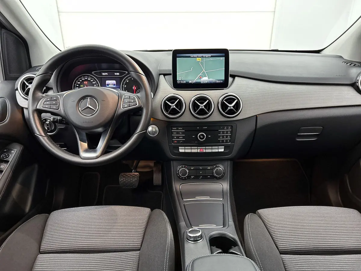 180 Ambition | AUTOMAAT | NAVIGATIE | AIRCO | CRUISE CONTROL | LED | PARKEERSENSOREN |