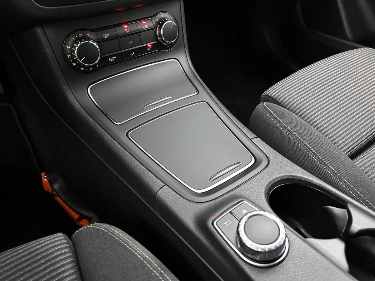 180 Ambition | AUTOMAAT | NAVIGATIE | AIRCO | CRUISE CONTROL | LED | PARKEERSENSOREN |
