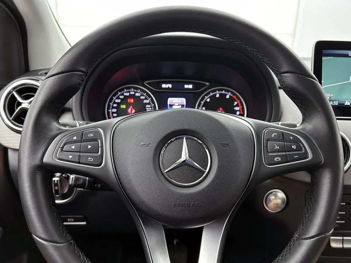 180 Ambition | AUTOMAAT | NAVIGATIE | AIRCO | CRUISE CONTROL | LED | PARKEERSENSOREN |