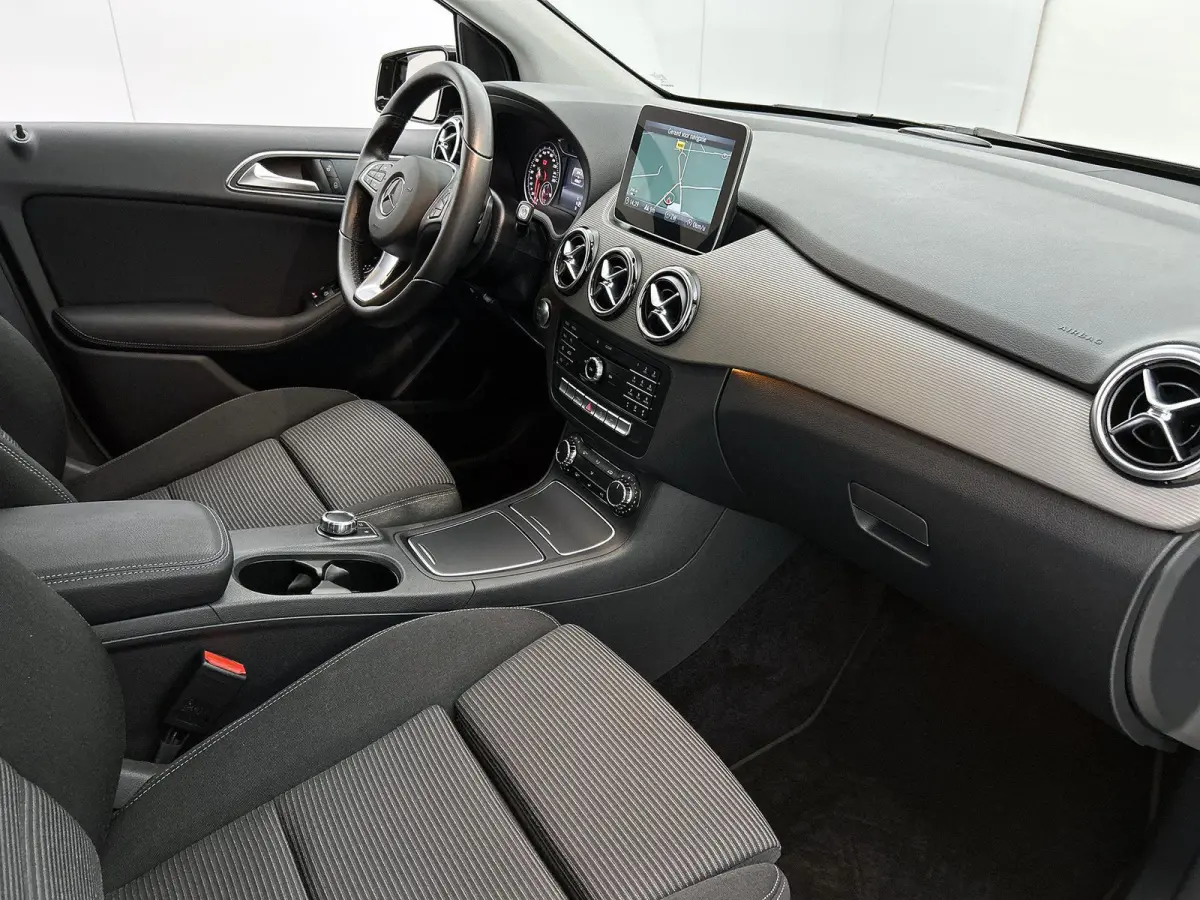 180 Ambition | AUTOMAAT | NAVIGATIE | AIRCO | CRUISE CONTROL | LED | PARKEERSENSOREN |