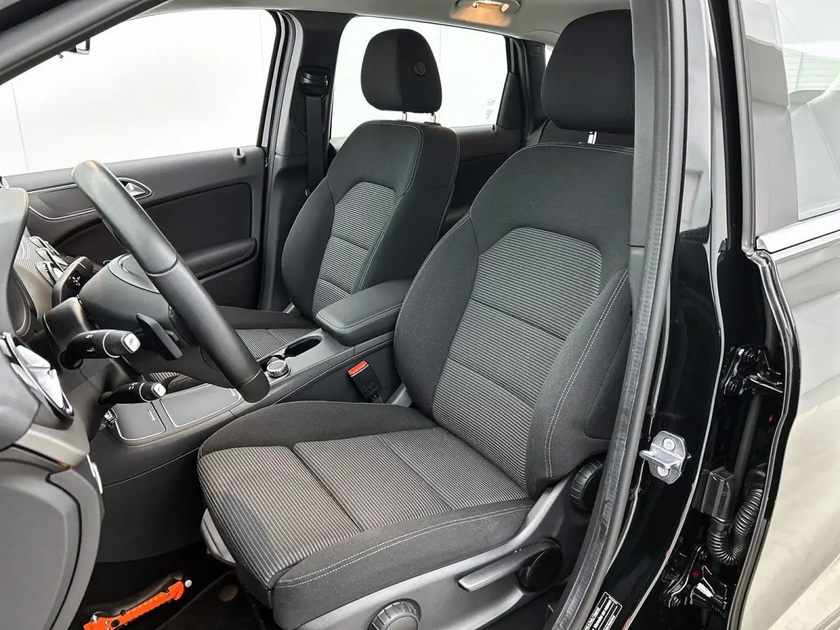 180 Ambition | AUTOMAAT | NAVIGATIE | AIRCO | CRUISE CONTROL | LED | PARKEERSENSOREN |