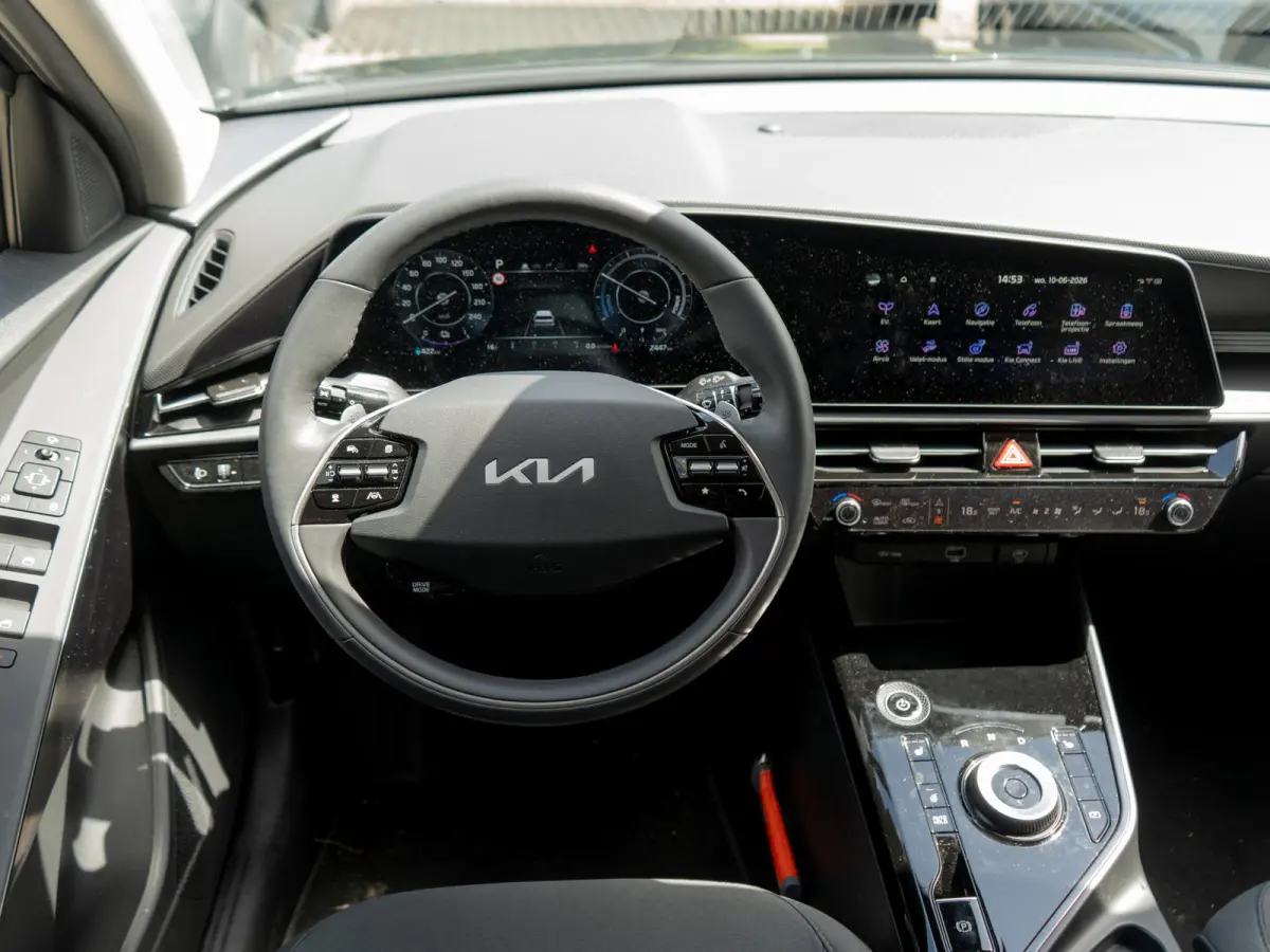 Limited Edition 64.8 kWh Stoel en stuurverwarming | Privacy Glass | Carplay | Navi | Clima | SOH 100% l