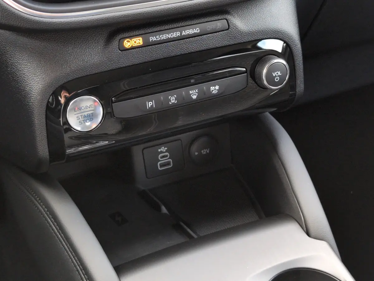Plug-In Hybrid Titanium | TREKHAAK | WINTERPAKKET | ADAPTIEVE CRUISE CONTROL | DRAADLOZE CARPLAY | Achteruitrijcamera | Adaptieve Cruise Control | Agate Black Metallic