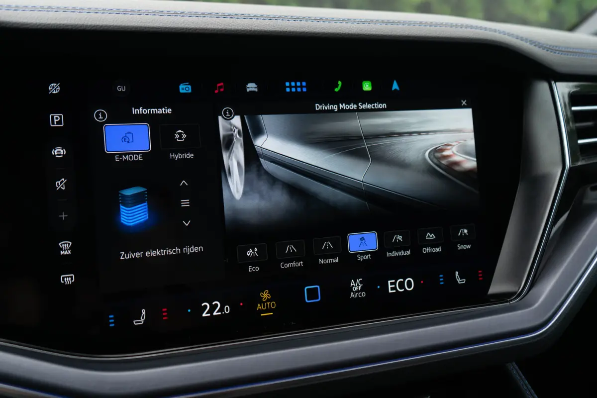 3.0 TSI eHybrid 4MOTION R / 5 Jaar Fabrieksgarantie/ Puglia/ Standkachel/ Luchtvering/ Adaptive Cruise Control/ Panoramadak/ 340kW (461PK)