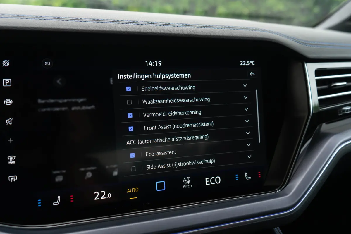 3.0 TSI eHybrid 4MOTION R / 5 Jaar Fabrieksgarantie/ Puglia/ Standkachel/ Luchtvering/ Adaptive Cruise Control/ Panoramadak/ 340kW (461PK)