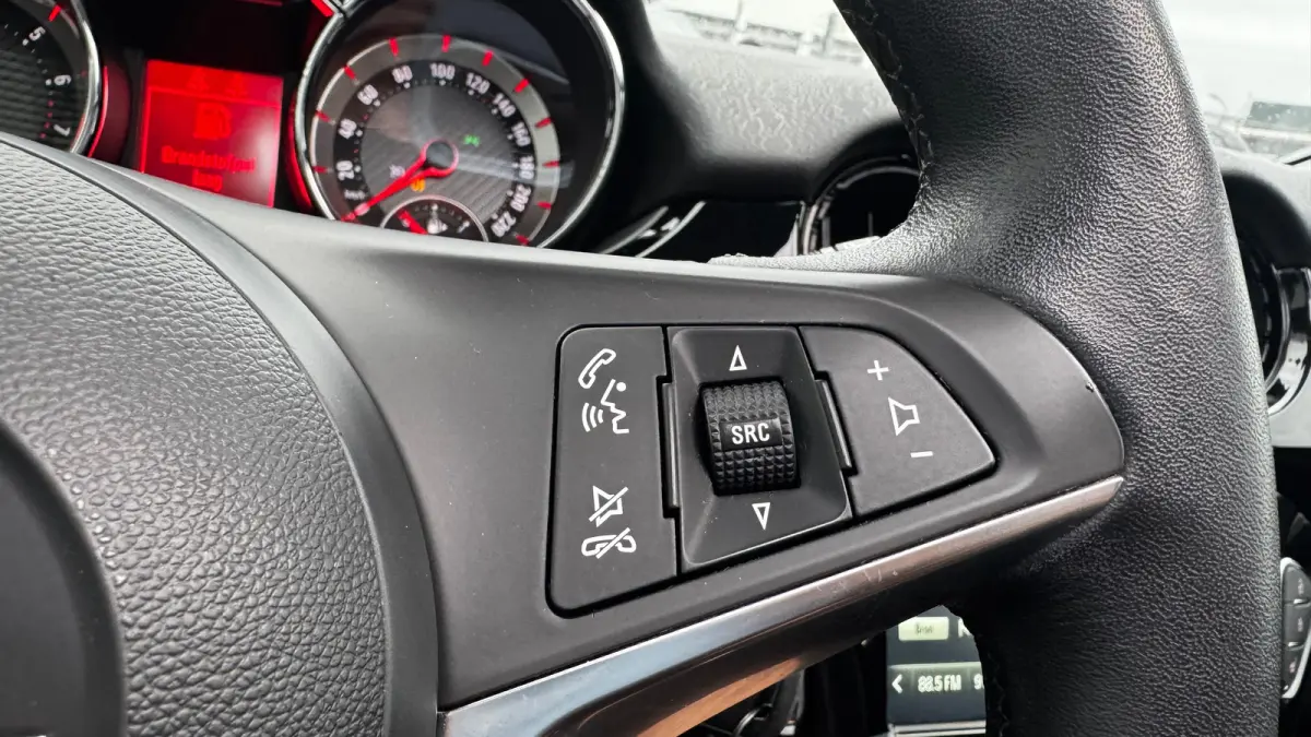 Rocks 1.0 TURBO 90PK BLITZ / NAVI / LEDER / CLIMA LED / PDC / 17" LMV / APPLE CARPLAY / ANDROID AUTO / BLUETOOTH / CRUISECONTROL !!