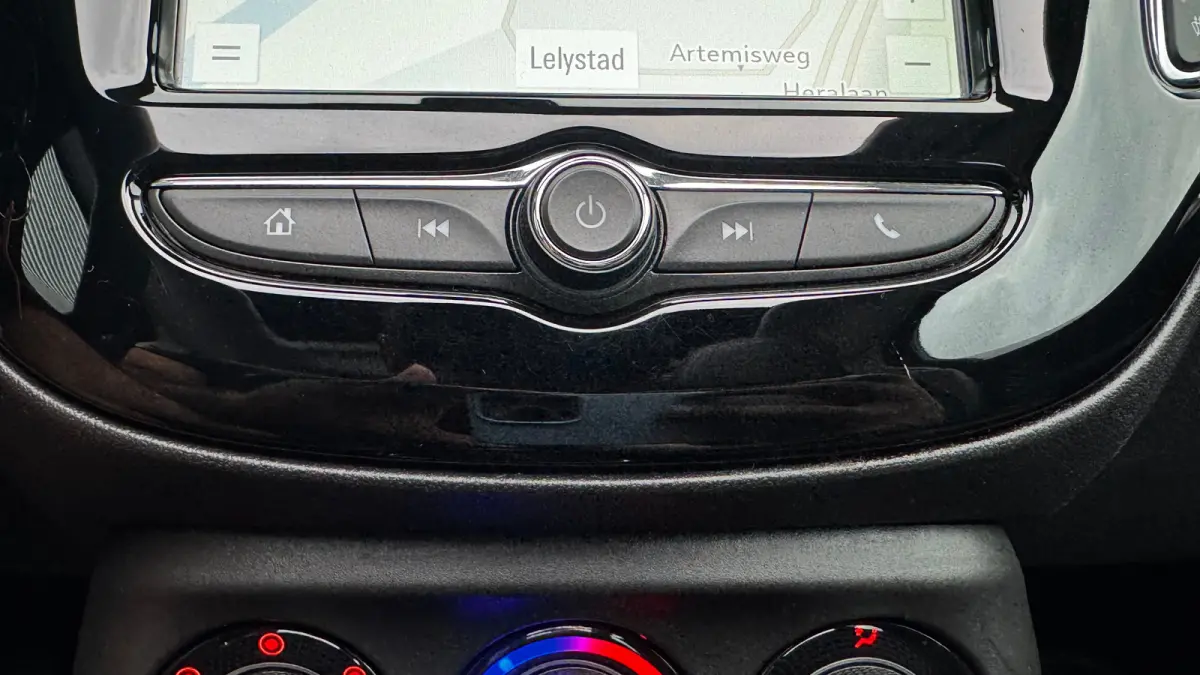 Rocks 1.0 TURBO 90PK BLITZ / NAVI / LEDER / CLIMA LED / PDC / 17" LMV / APPLE CARPLAY / ANDROID AUTO / BLUETOOTH / CRUISECONTROL !!